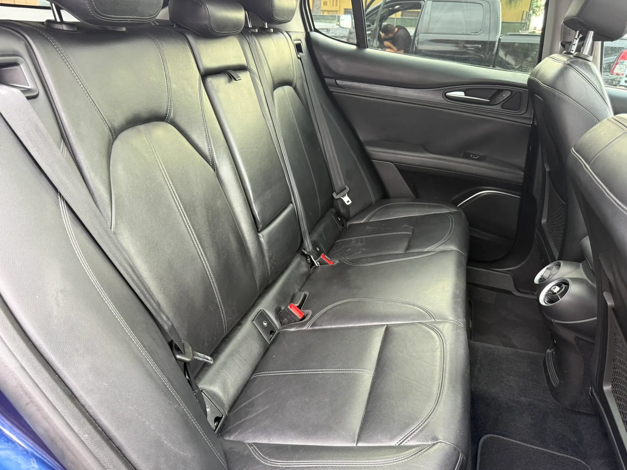 Used 2018 Alfa Romeo Stelvio AWD image 17