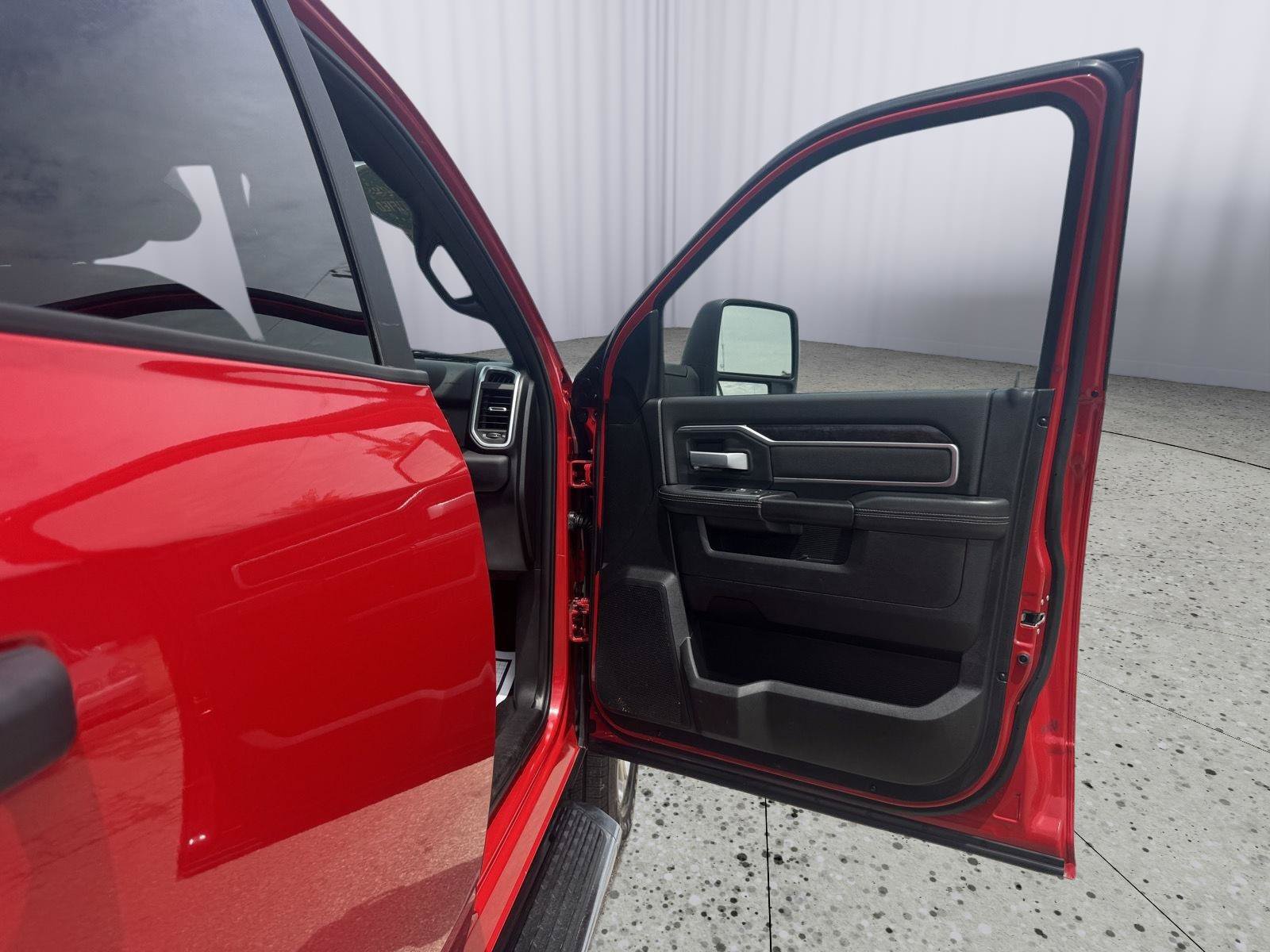 Used 2024 RAM 2500 Big Horn AWD/4WD image 38