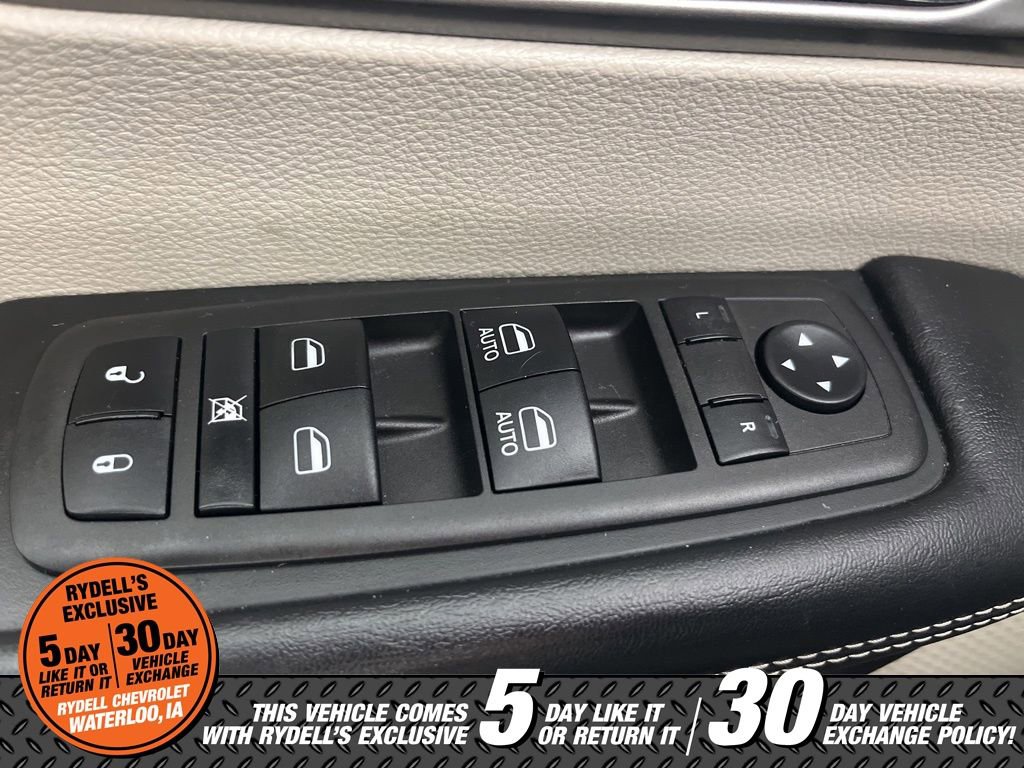 Used 2023 Chrysler Pacifica Touring-L image 23