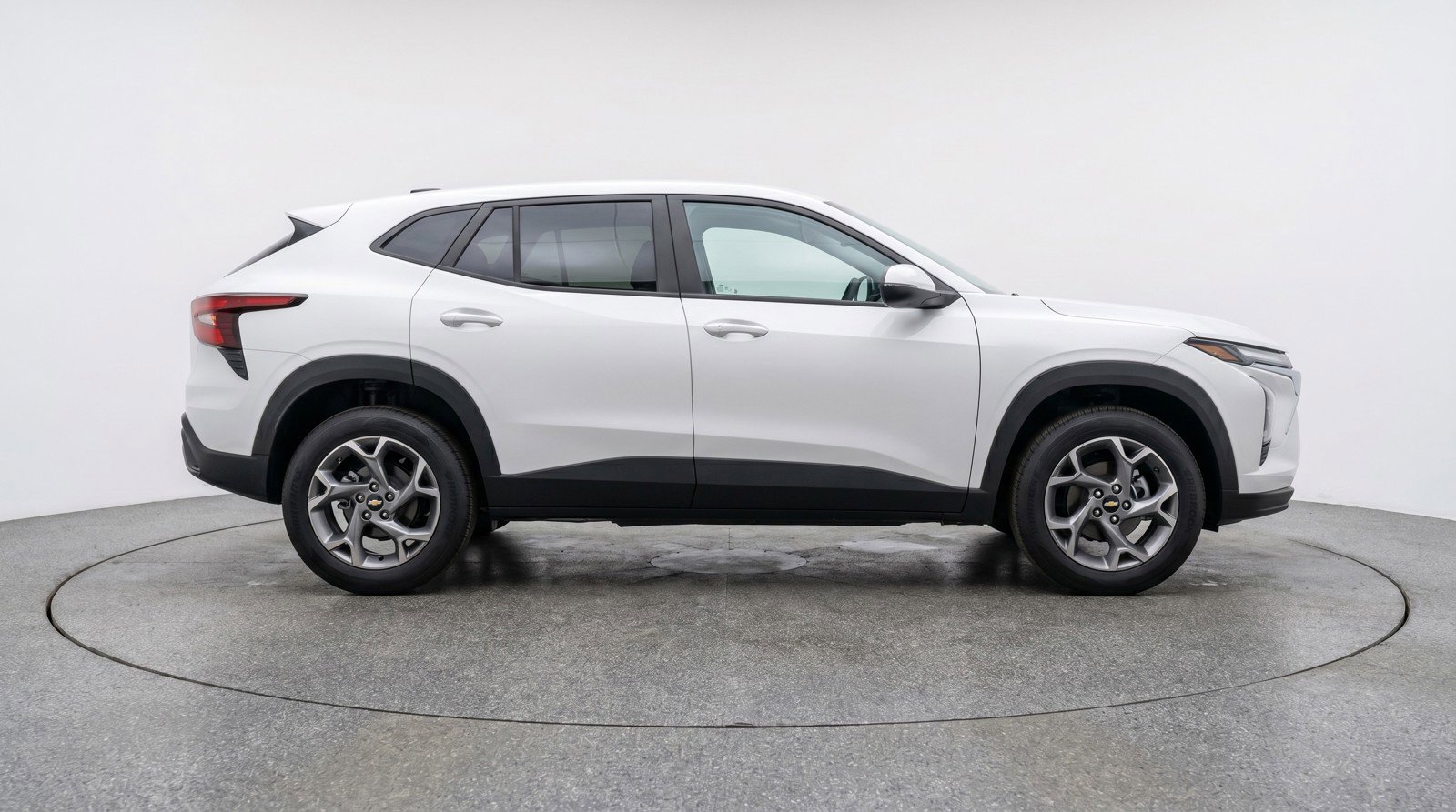 Used 2025 Chevrolet Trax LT FWD image 11