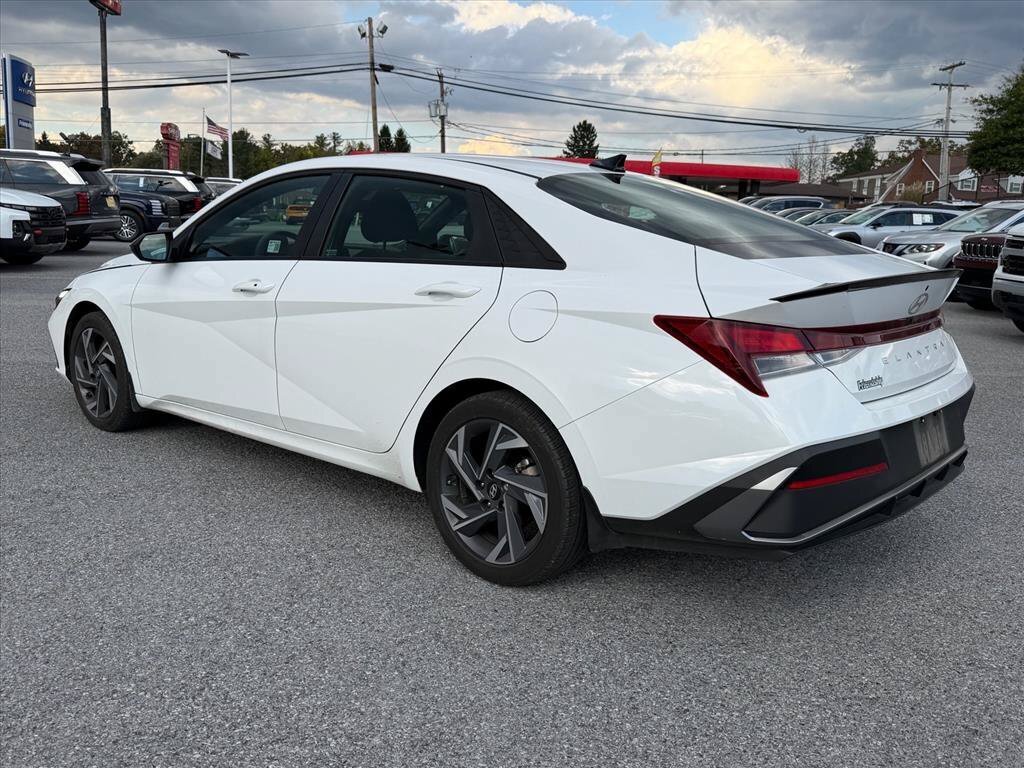 Used 2025 Hyundai Elantra Sport FWD image 5