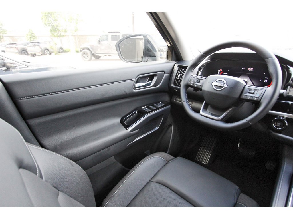 New 2026 Nissan Pathfinder SL w/ SL Premium Package (P04) FWD image 6