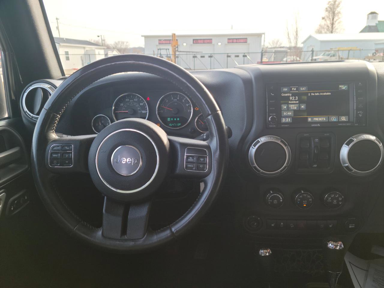 Used 2015 Jeep Wrangler Unlimited Sahara w/ Connectivity Group image 10