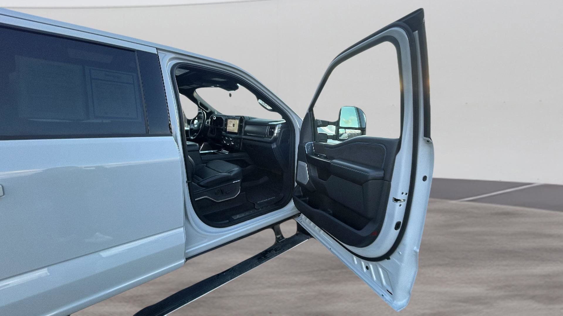 Used 2025 Ford F250 Platinum image 26