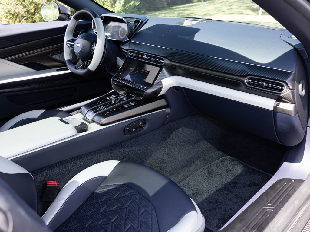 Used 2025 Aston Martin Vanquish image 38
