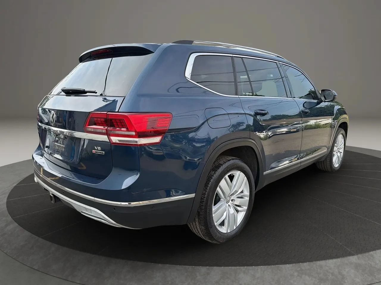 Used 2018 Volkswagen Atlas SEL Premium AWD/4WD image 5