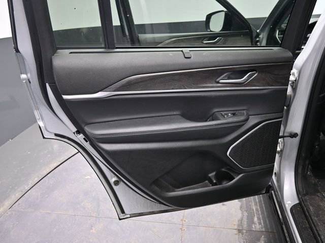 Used 2022 Jeep Grand Cherokee L Limited w/ Luxury Tech Group II image 15