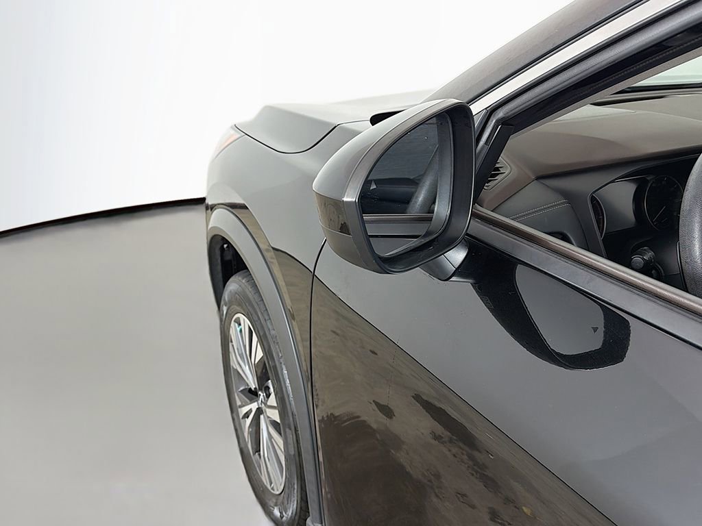 Used 2023 Nissan Rogue SV image 24
