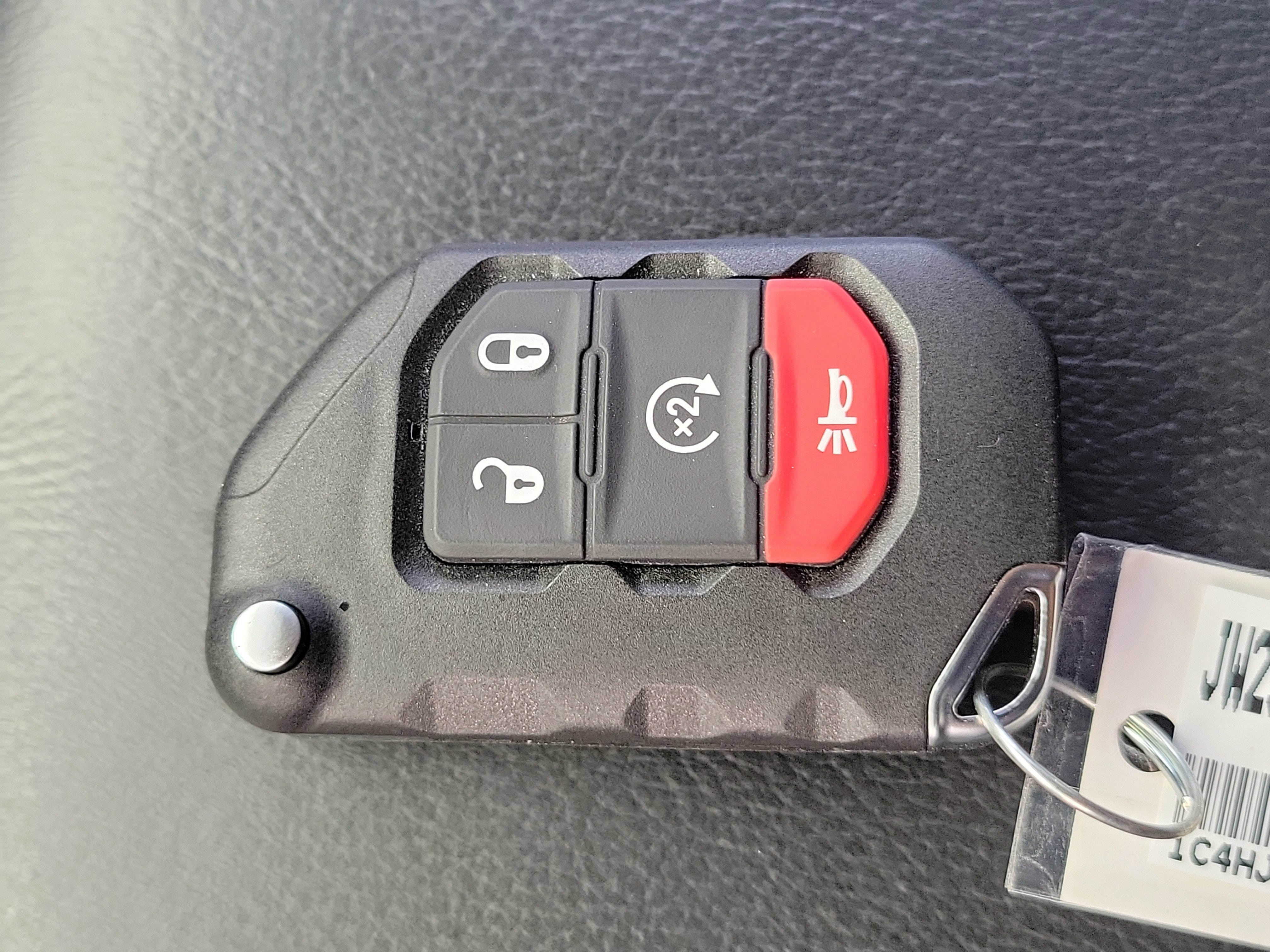 Used 2018 Jeep Wrangler Unlimited Rubicon w/ Dual Top Group image 32