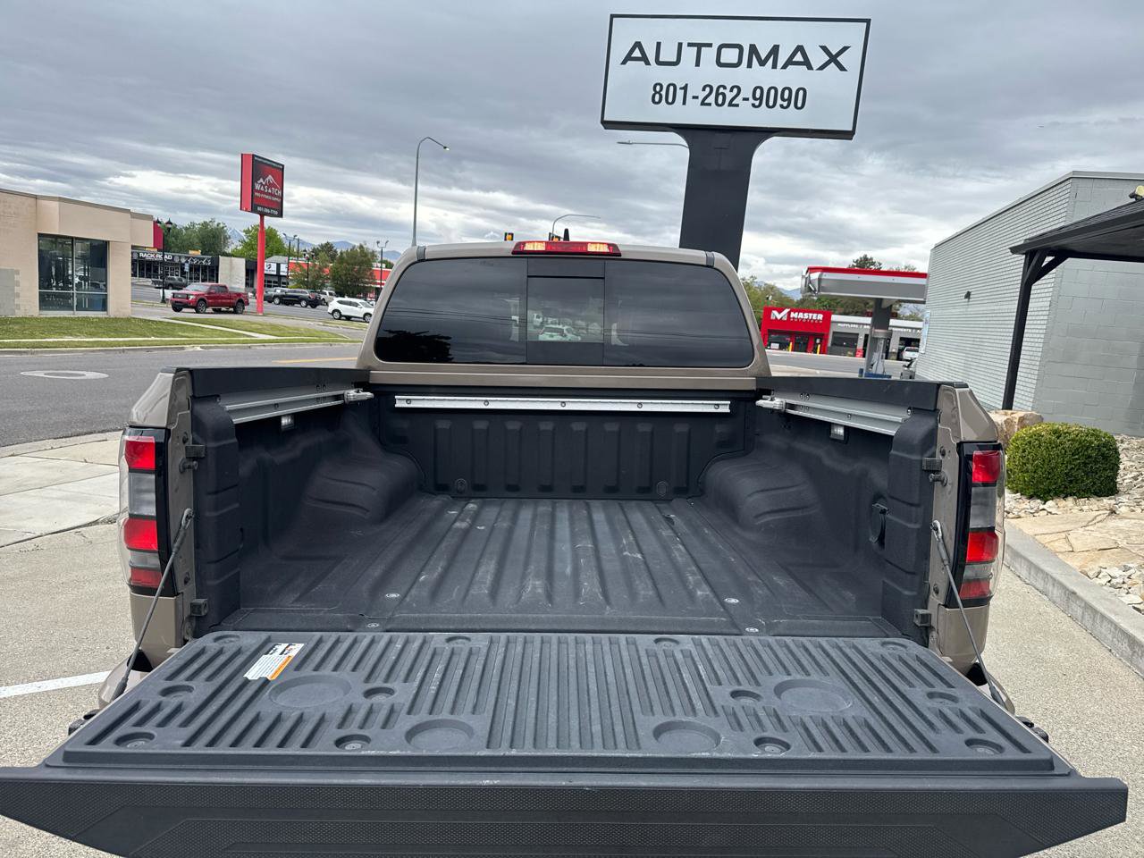 Used 2023 Nissan Frontier PRO-4X w/ Pro-4X Premium Package AWD/4WD image 7