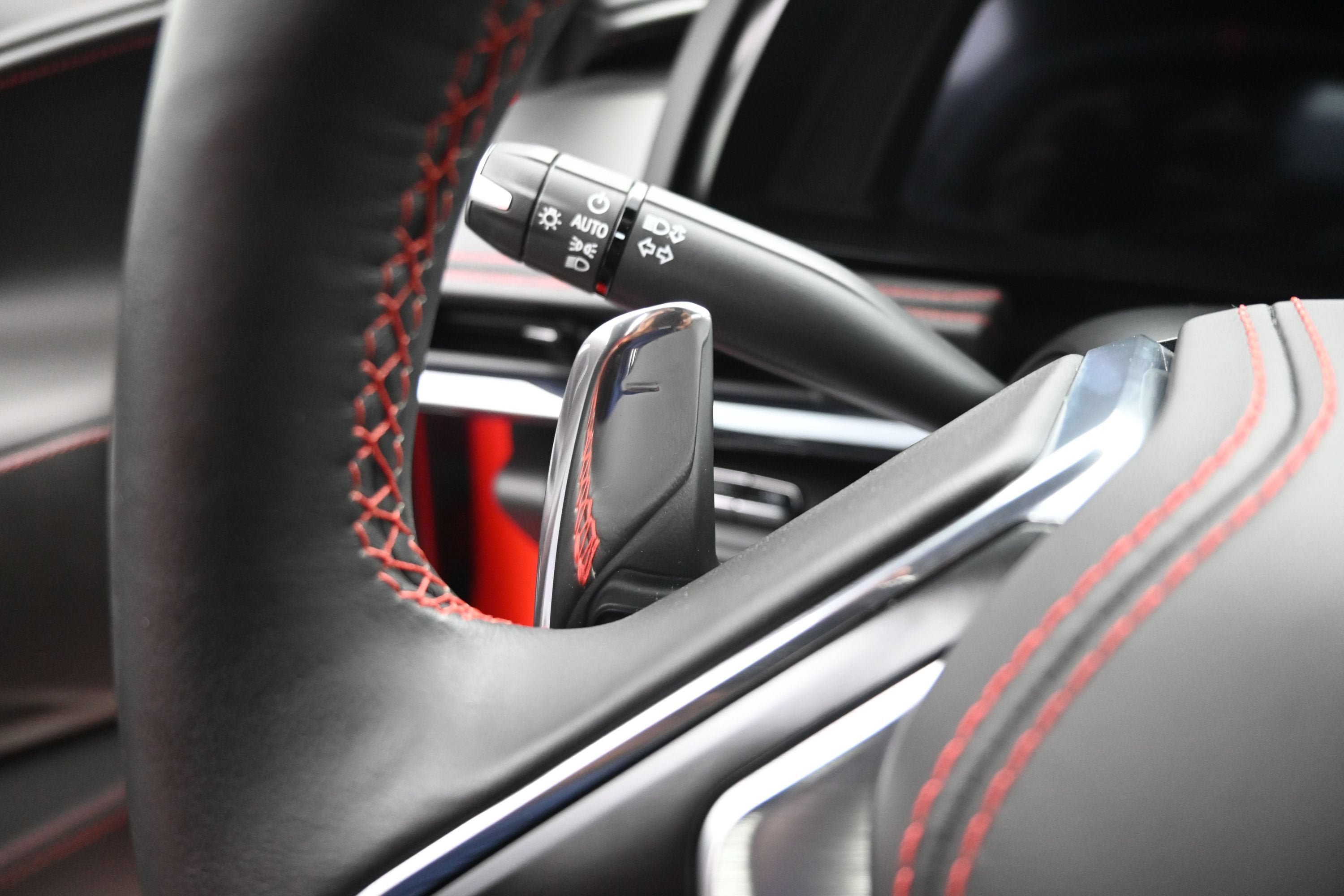 Used 2024 Chevrolet Corvette Stingray Premium Conv w/ Z51 Performance Package RWD image 17