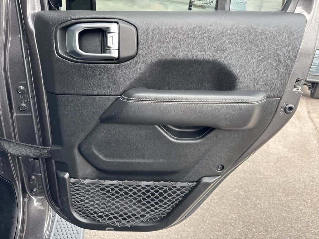 Used 2020 Jeep Wrangler Unlimited Sahara AWD/4WD image 16