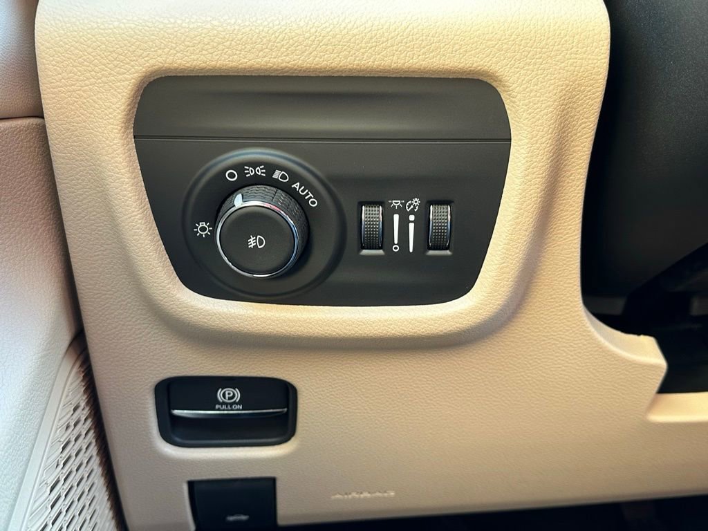 New 2025 Jeep Grand Cherokee Limited image 27