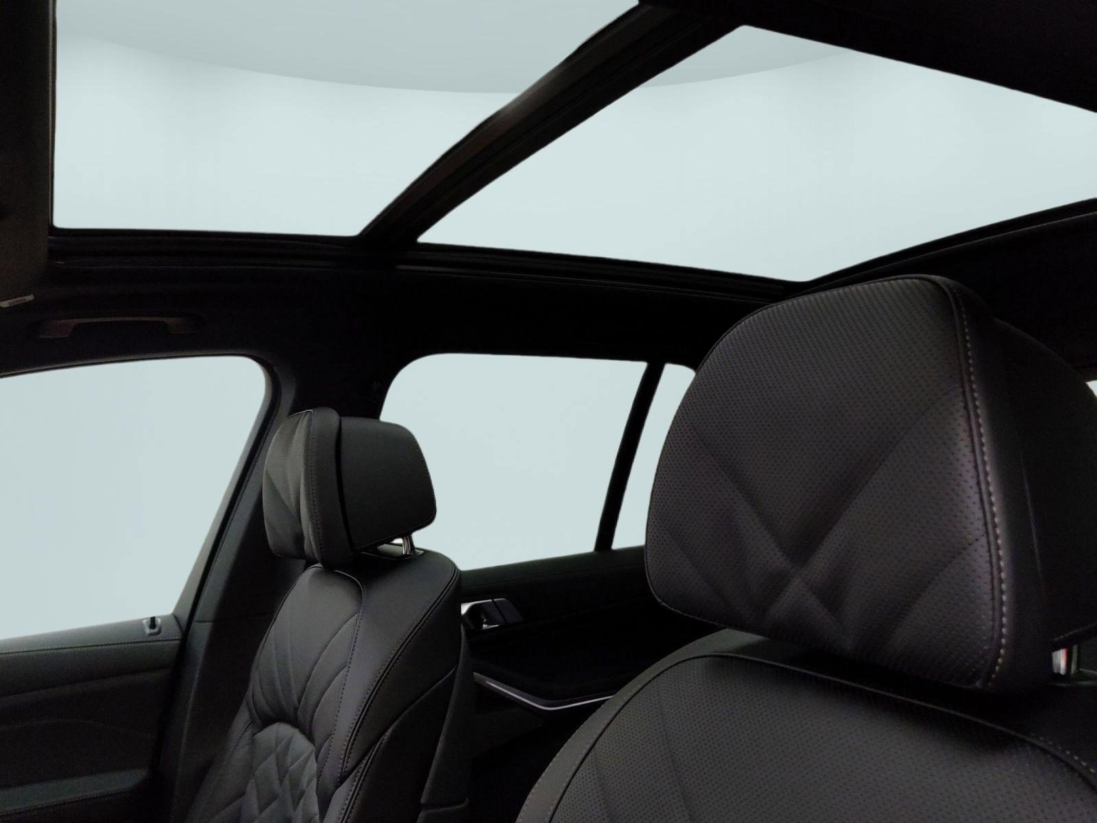 New 2026 BMW X5 xDrive50e w/ Climate Comfort Package image 13