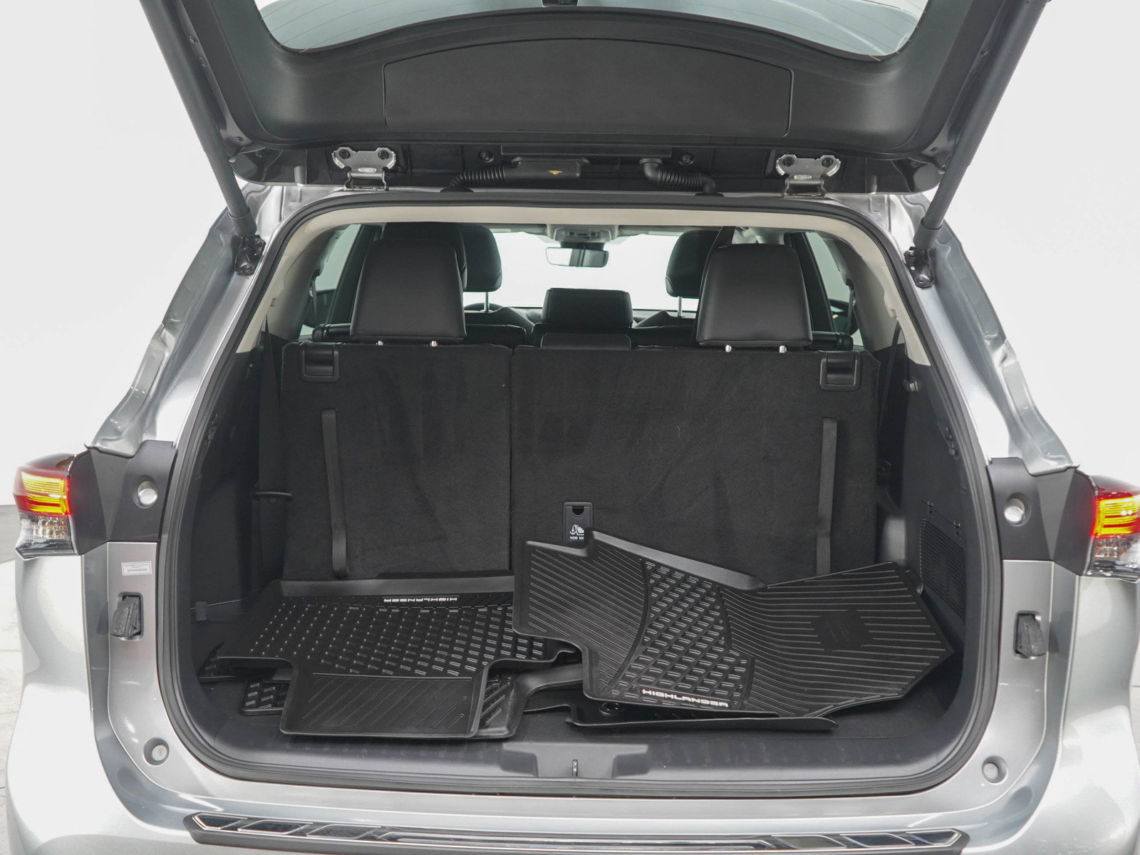Used 2025 Toyota Highlander XLE AWD/4WD image 17