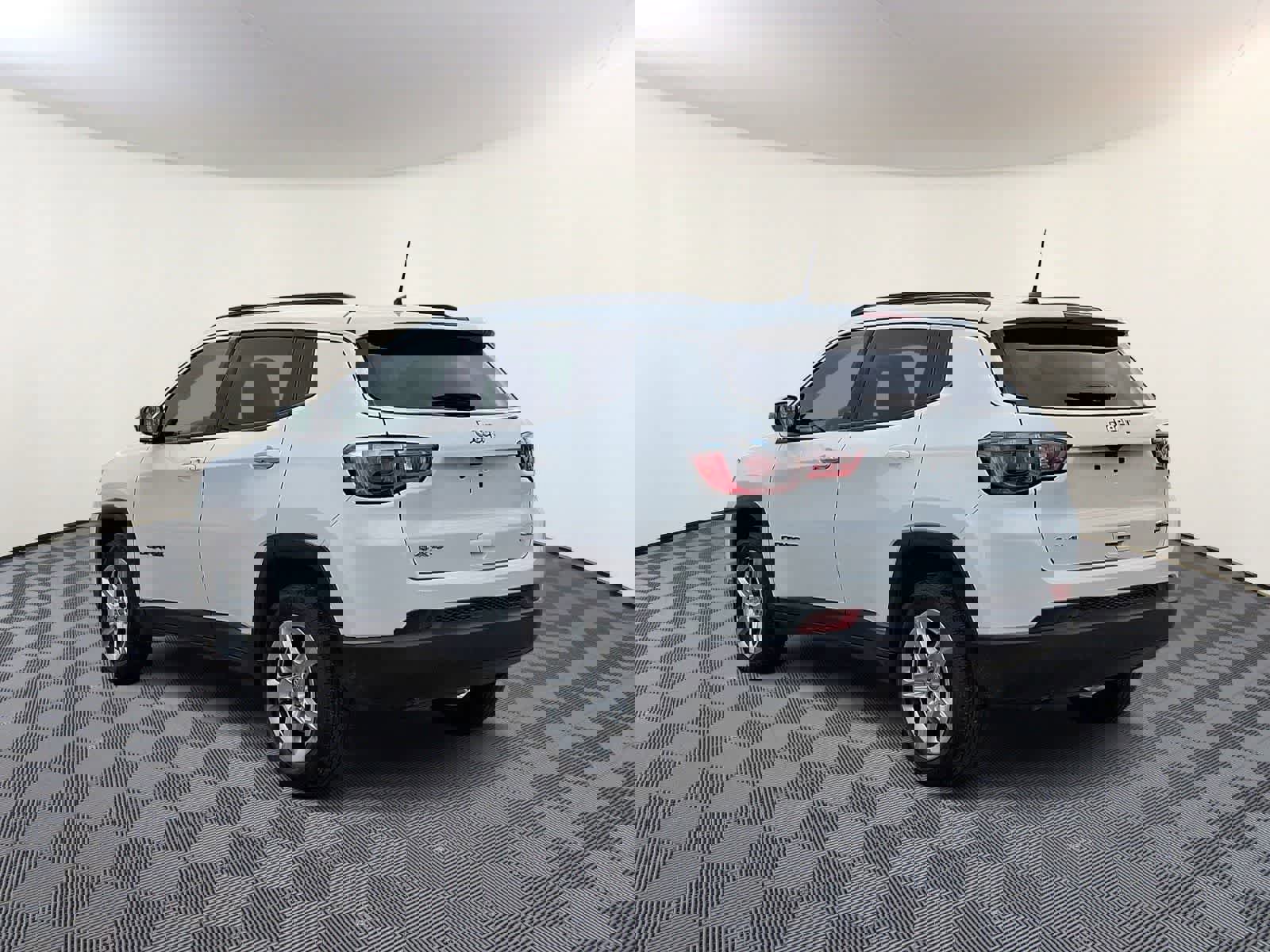 Used 2023 Jeep Compass Latitude image 7