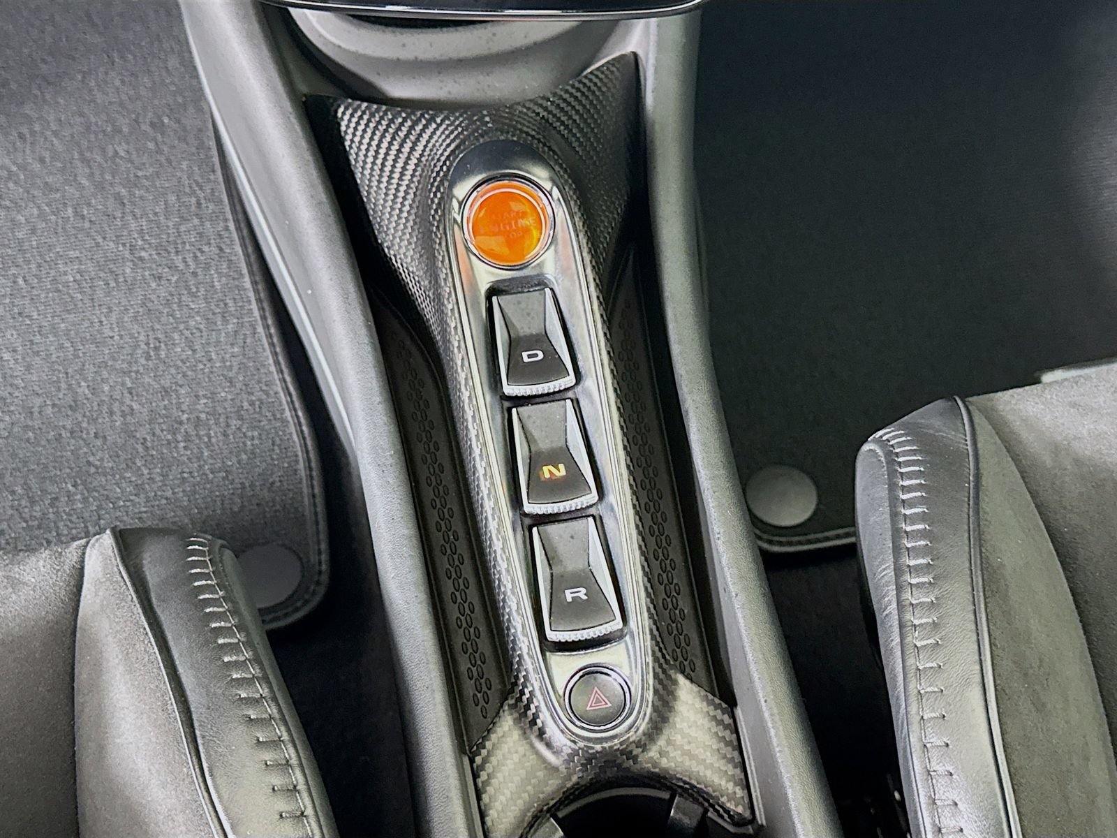 Used 2025 McLaren Artura RWD image 14