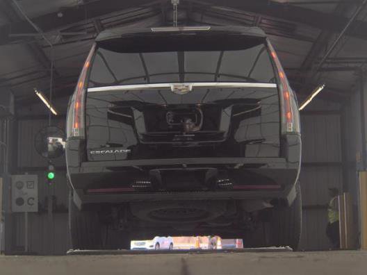 Used 2017 Cadillac Escalade Platinum image 4