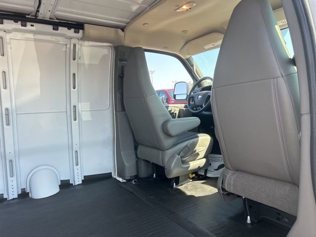 New 2025 Chevrolet Express 2500 RWD image 28