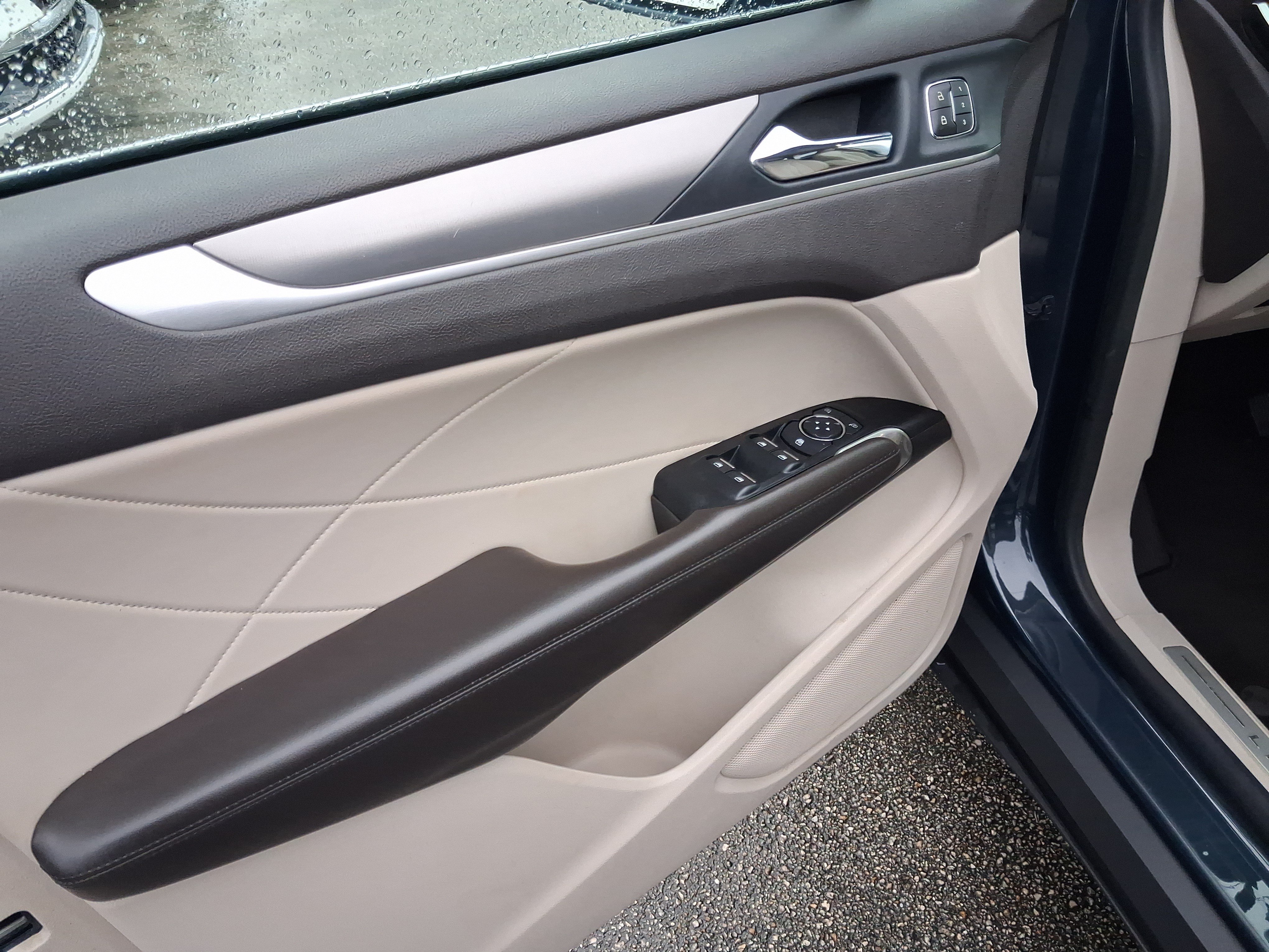 Used 2019 Lincoln MKC Premiere FWD image 13