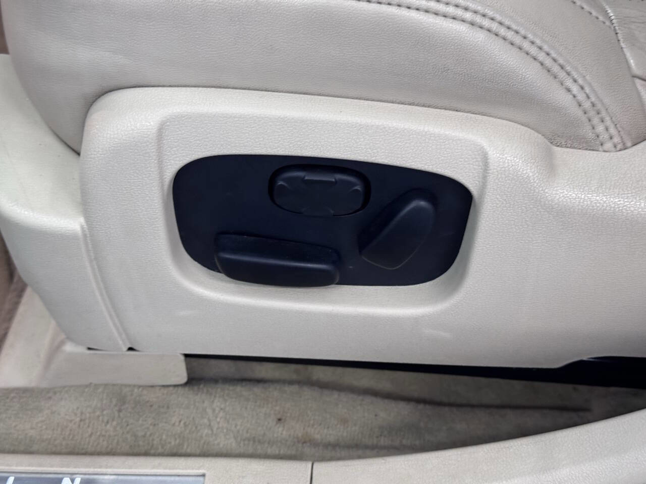 Used 2011 Lincoln MKS w/ 101A Rapid Spec Order Code image 17