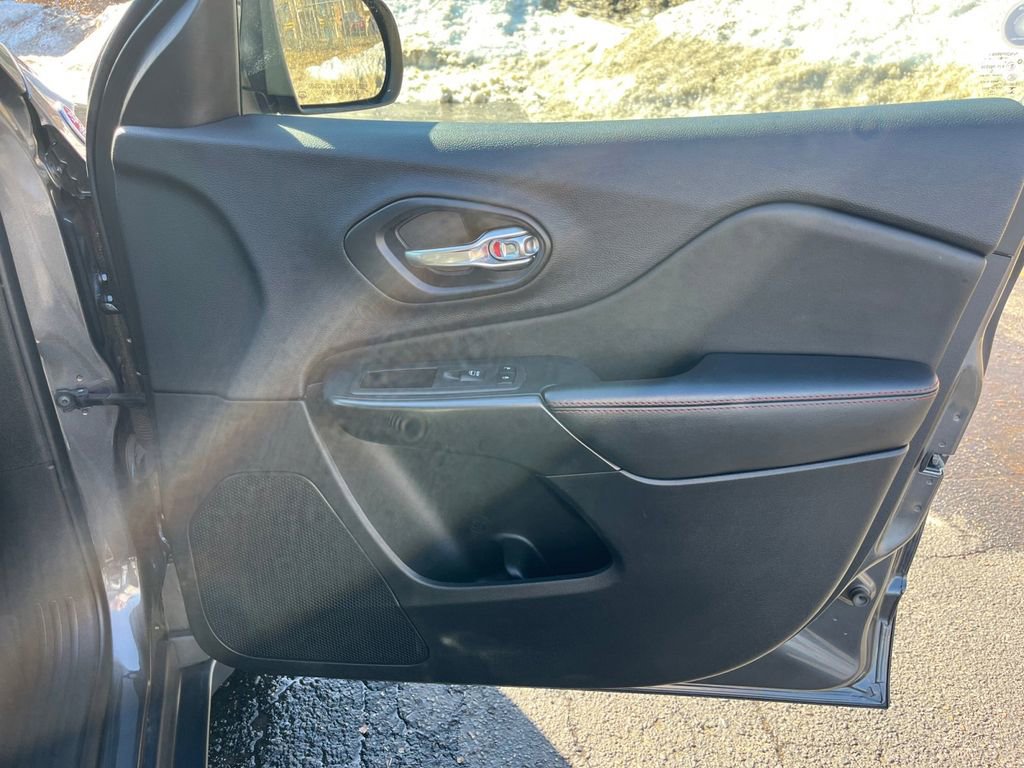 Used 2022 Jeep Cherokee Trailhawk w/ Trailer Tow Group image 21