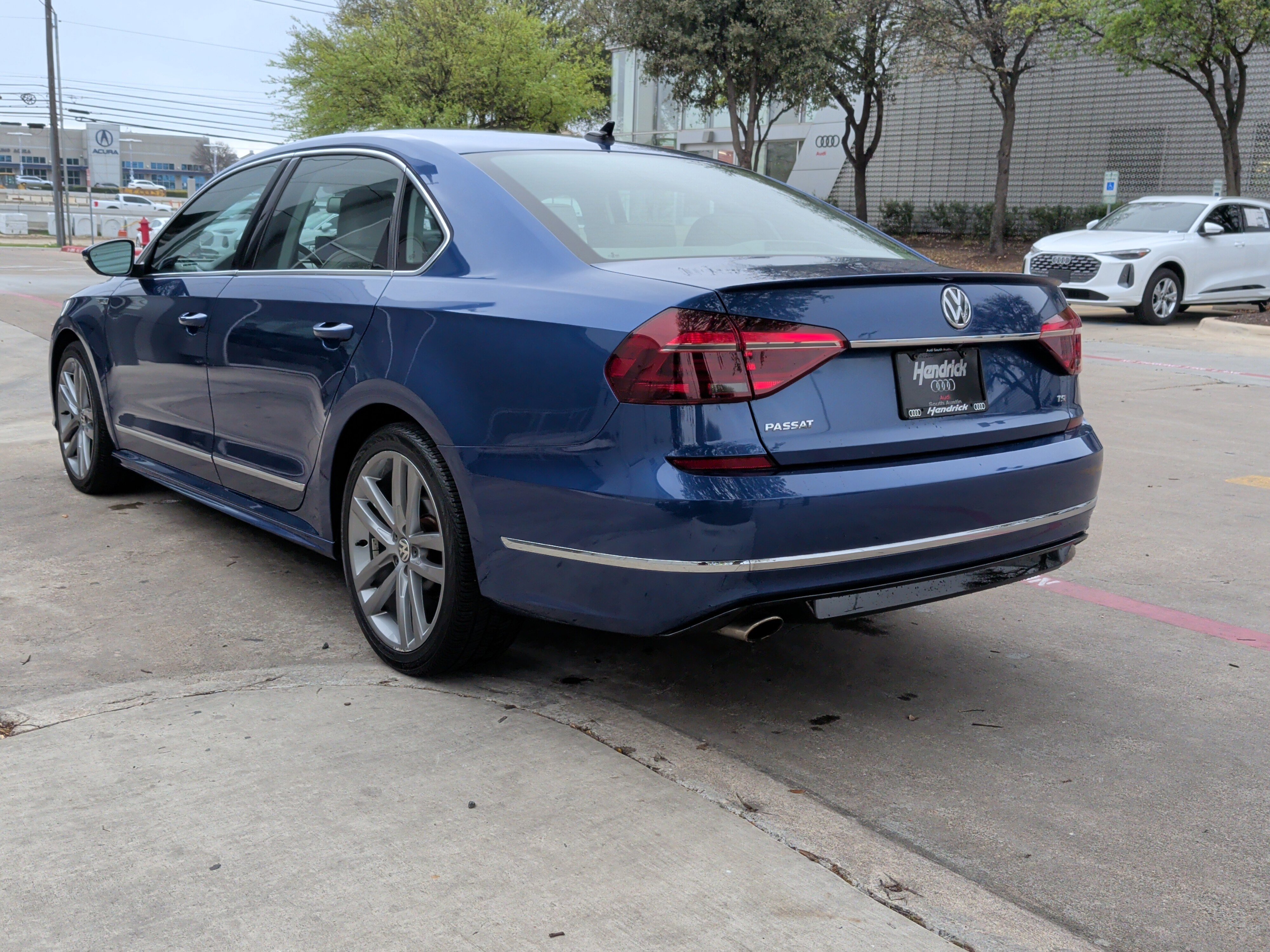 Used 2017 Volkswagen Passat 1.8T R-Line w/ R-Line Lighting Package image 8