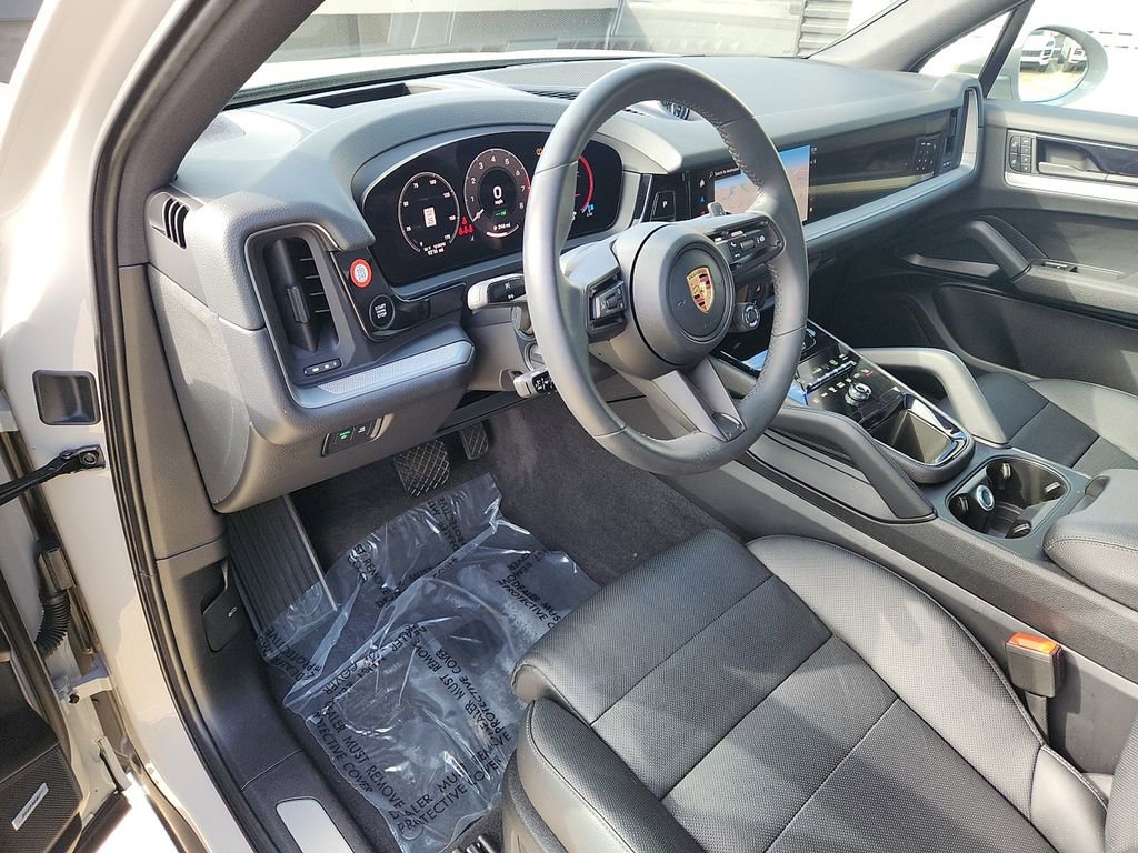 Certified 2025 Porsche Cayenne E-Hybrid image 4