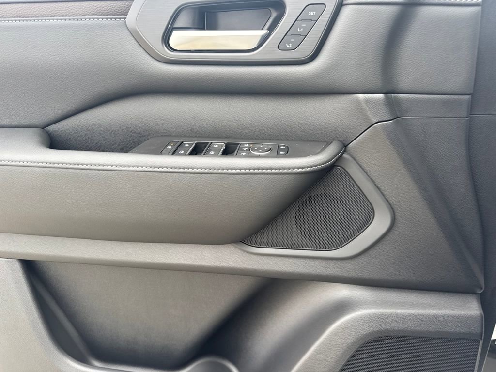 New 2026 Nissan Armada SL w/ Captain's Chari Seat Package image 18