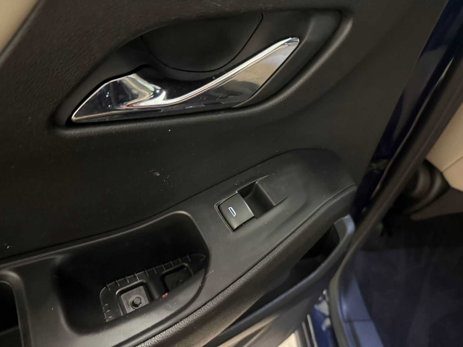 Used 2022 Chevrolet Traverse LS FWD image 24