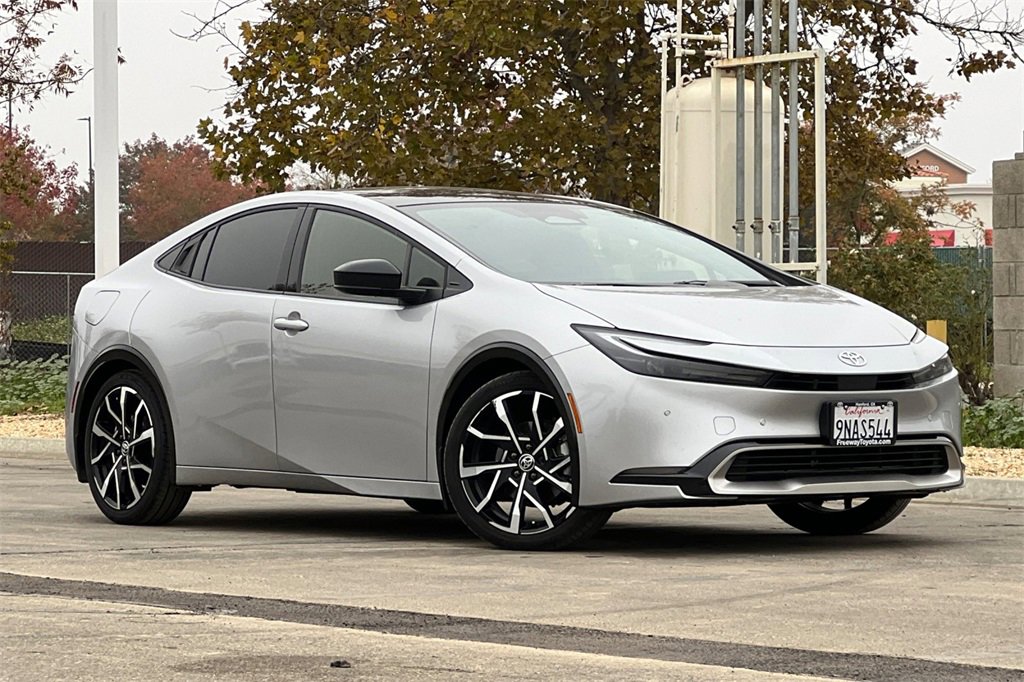 Certified 2024 Toyota Prius Prime XSE image 2