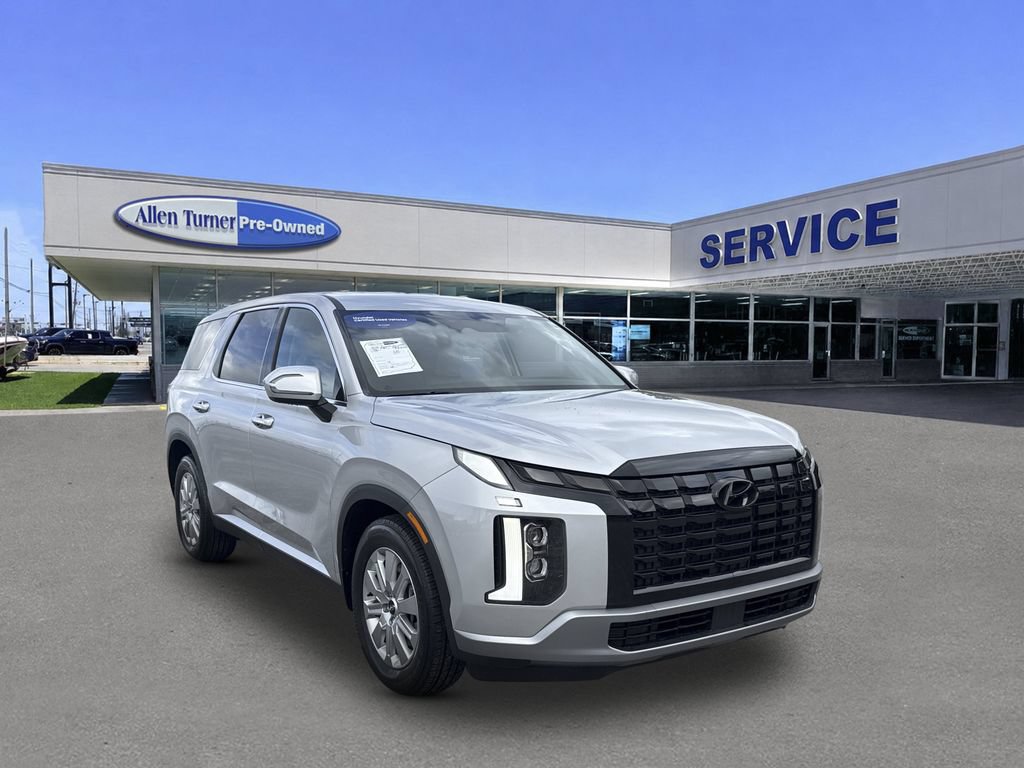 Certified 2023 Hyundai Palisade SE w/ Cargo Package AWD/4WD image 2