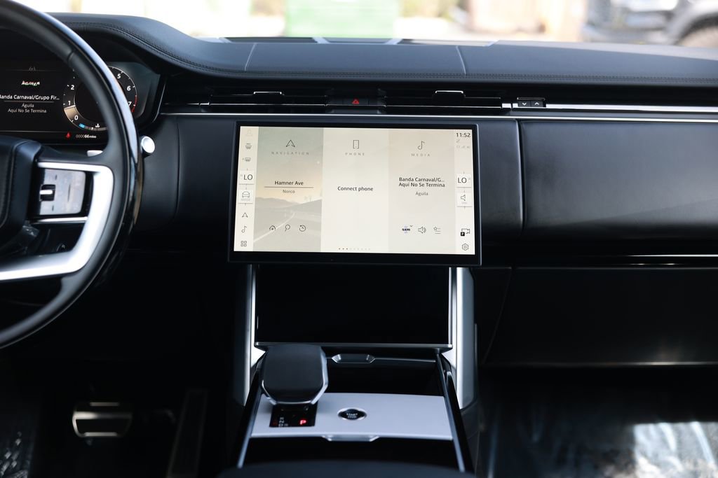 Used 2025 Land Rover Range Rover Long Wheelbase SE image 26