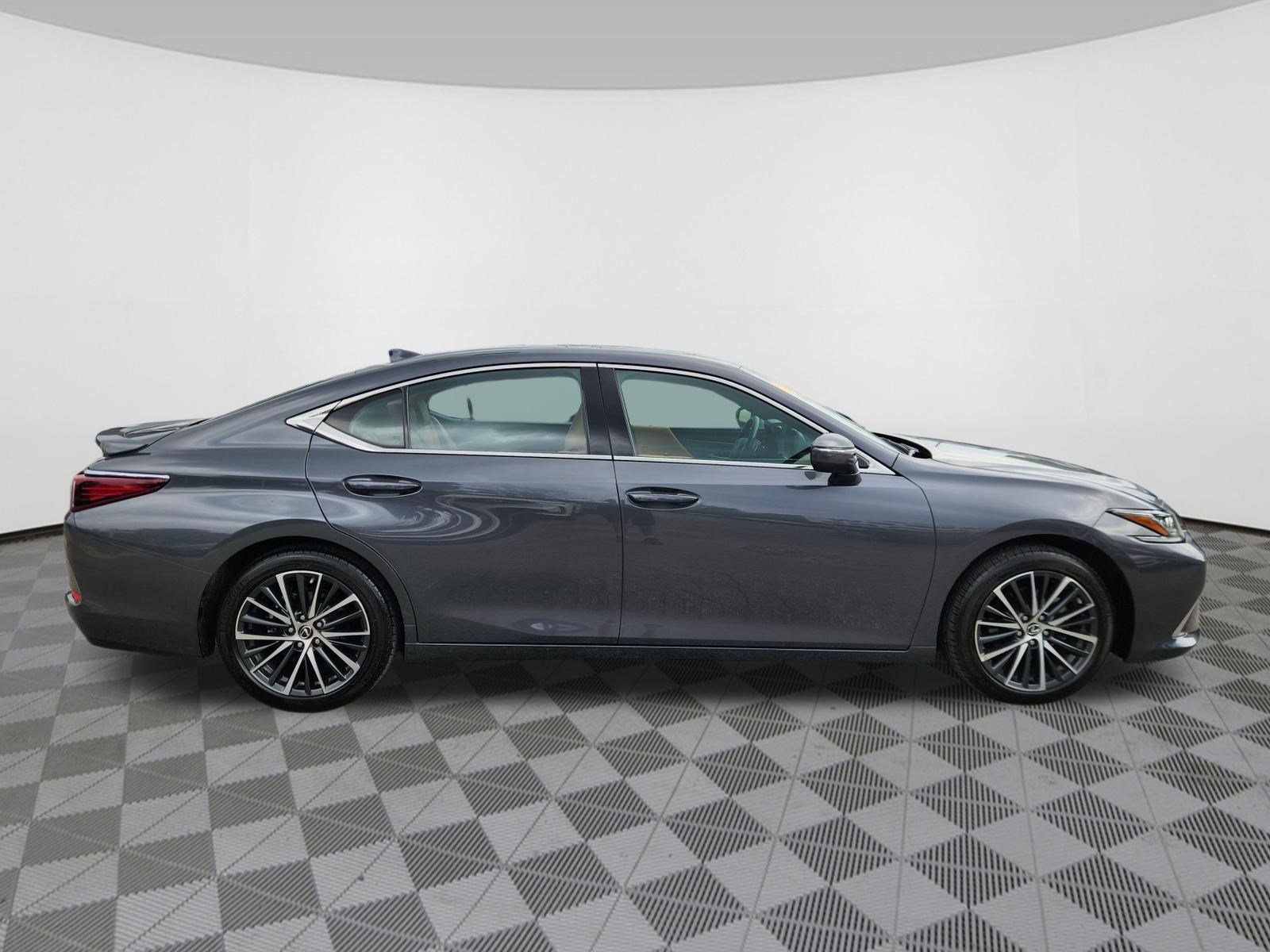 Used 2024 Lexus ES 350 w/ Premium Package FWD image 6