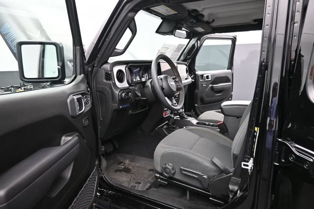 Used 2024 Jeep Wrangler Unlimited AWD/4WD image 9