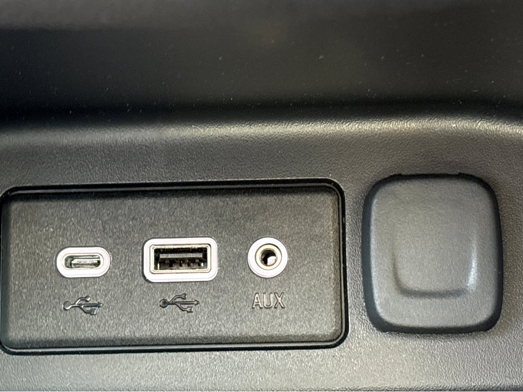 Used 2023 Chevrolet Equinox RS w/ LPO, Floor Liner Package image 36