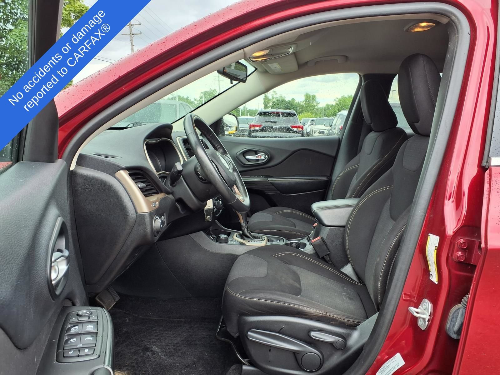 Used 2015 Jeep Cherokee Latitude w/ Cold Weather Group AWD/4WD image 19