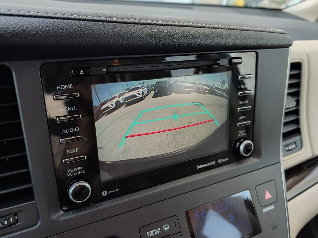 Used 2018 Toyota Sienna XLE Premium FWD image 21