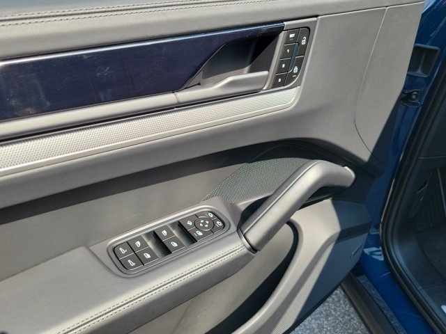 Certified 2025 Porsche Cayenne S AWD/4WD image 27
