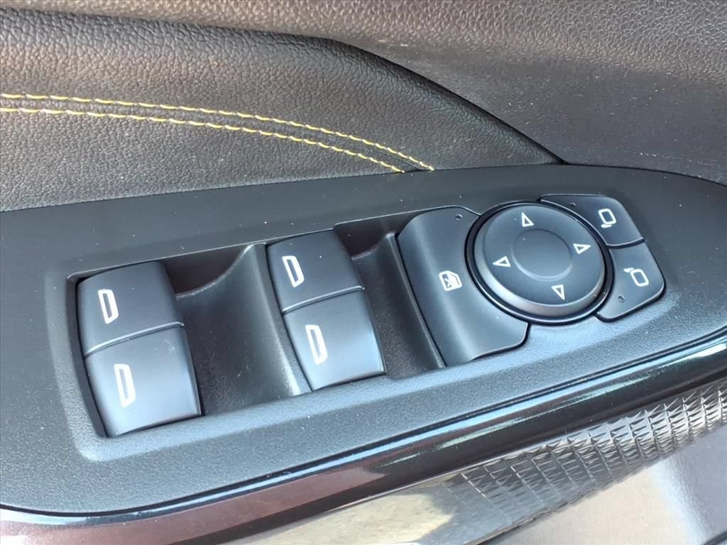 Used 2025 Chevrolet Trax LT FWD image 6