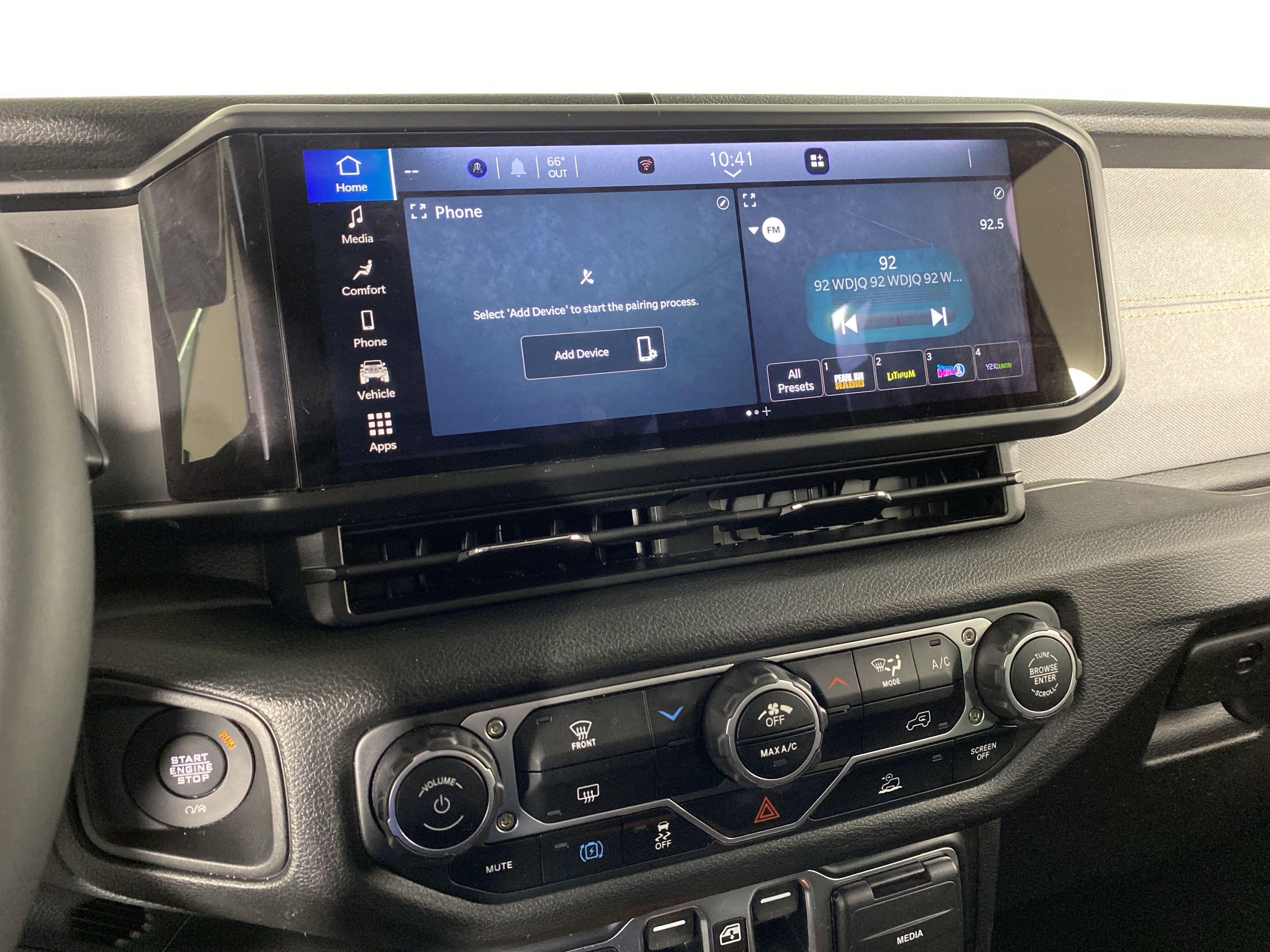 Used 2025 Jeep Wrangler Willys AWD/4WD image 28