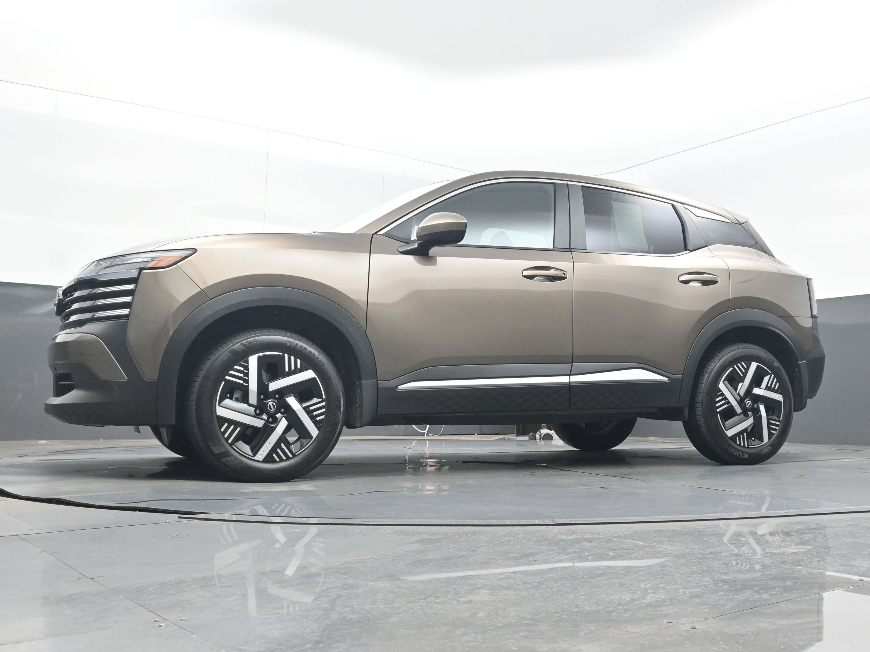 Certified 2025 Nissan Kicks SV image 14