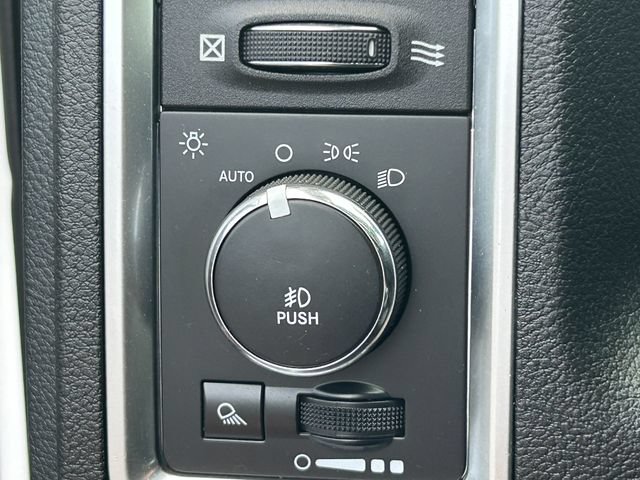 Used 2014 RAM 1500 Classic SLT w/ Luxury Group AWD/4WD image 21