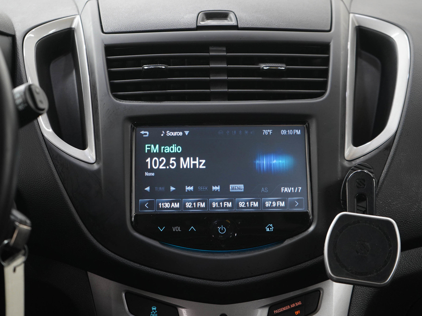 Used 2015 Chevrolet Trax LT w/ LT Sun and Sound Package FWD image 17