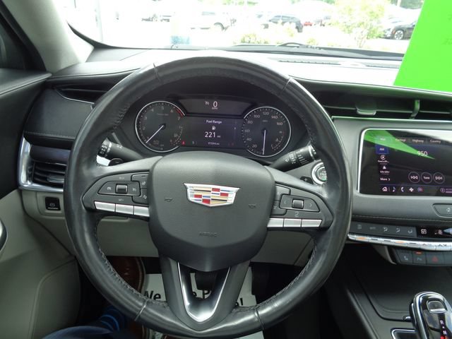 Used 2021 Cadillac XT4 Luxury w/ Cold Weather Package FWD image 15