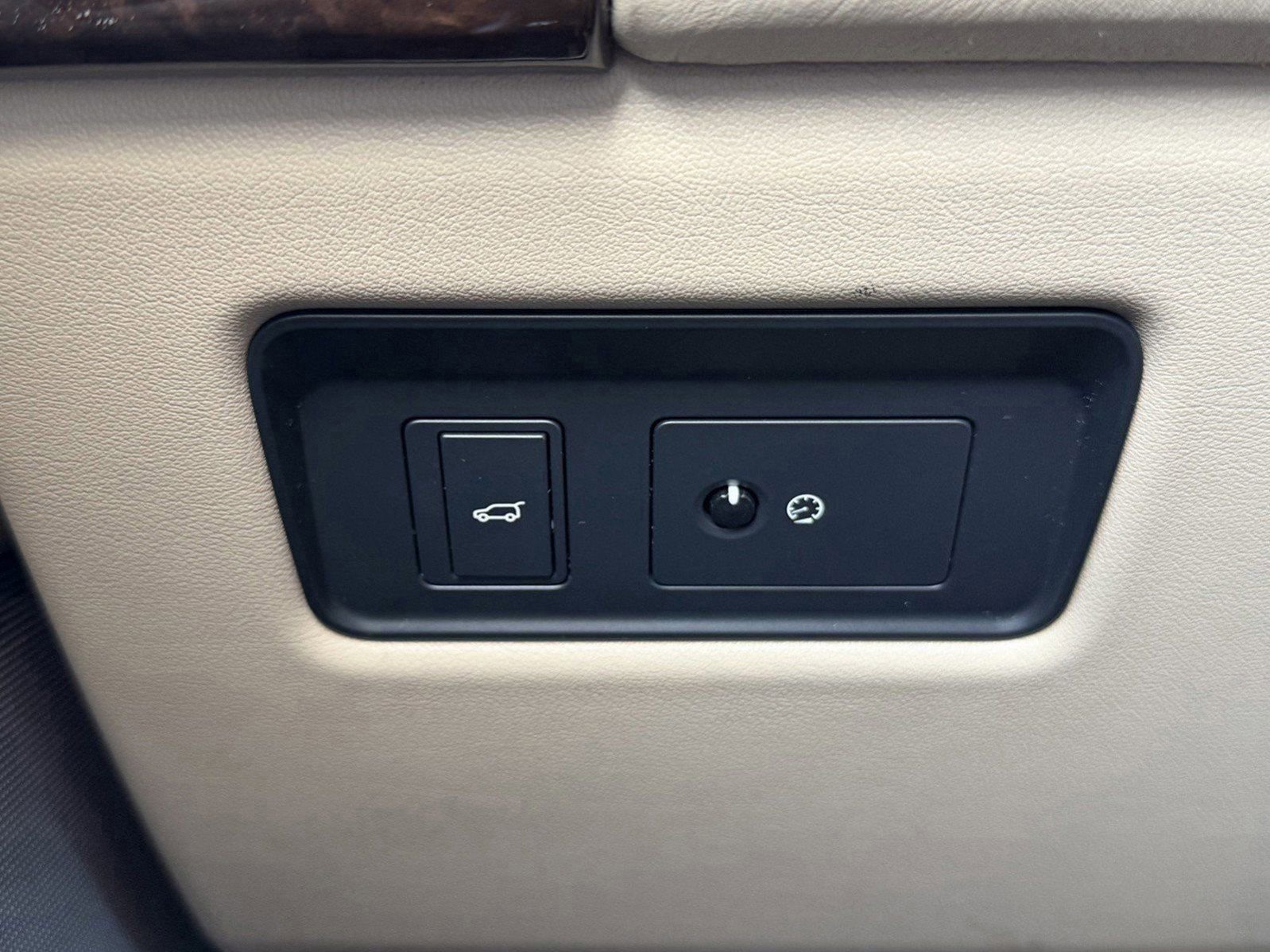 Used 2018 Land Rover Range Rover Long Wheelbase Supercharged image 38