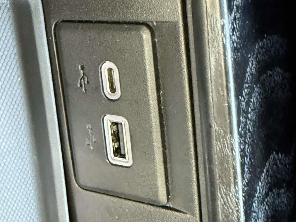 Used 2021 GMC Yukon Denali w/ Denali Premium Package image 27