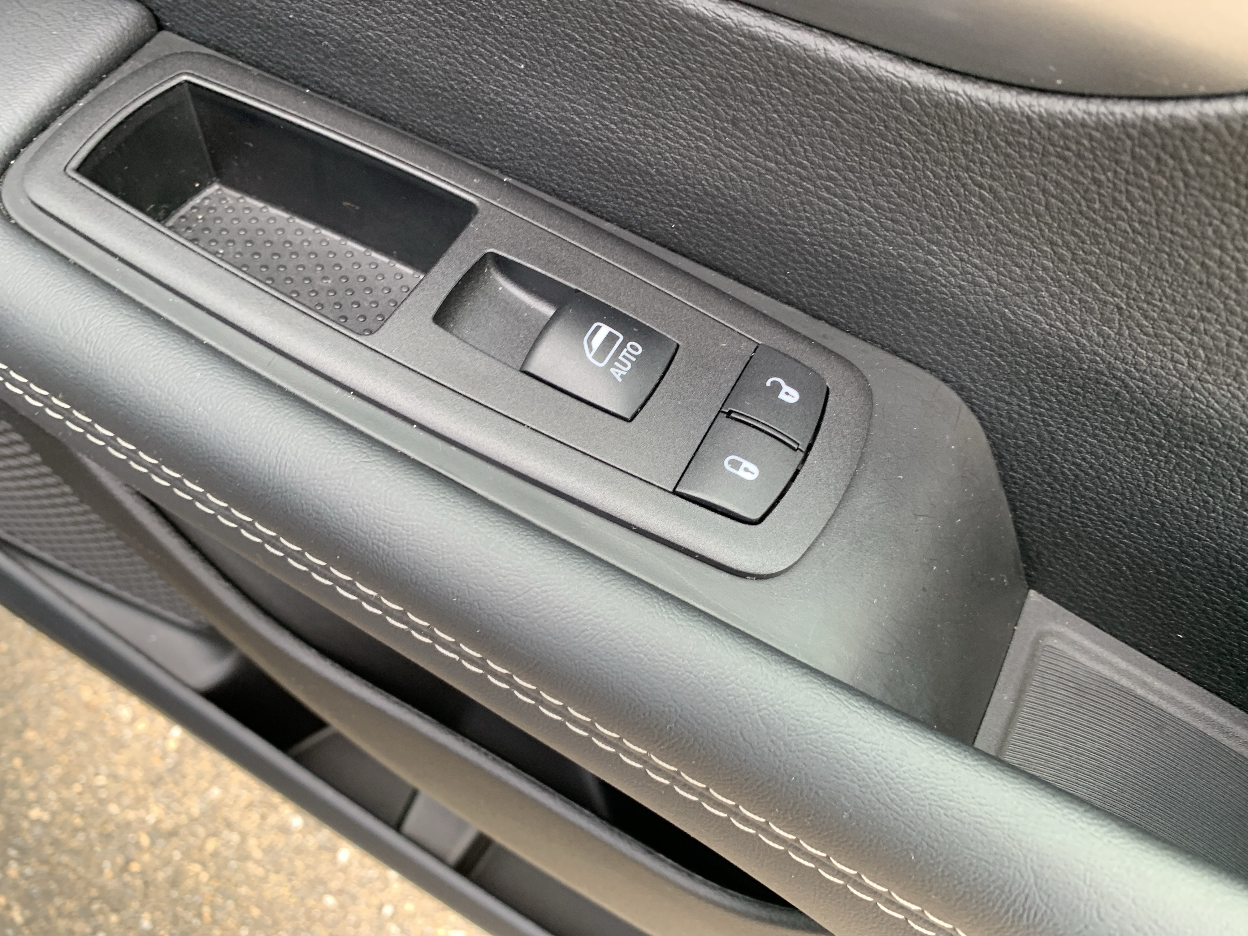 Used 2025 Chrysler Pacifica Select FWD image 37