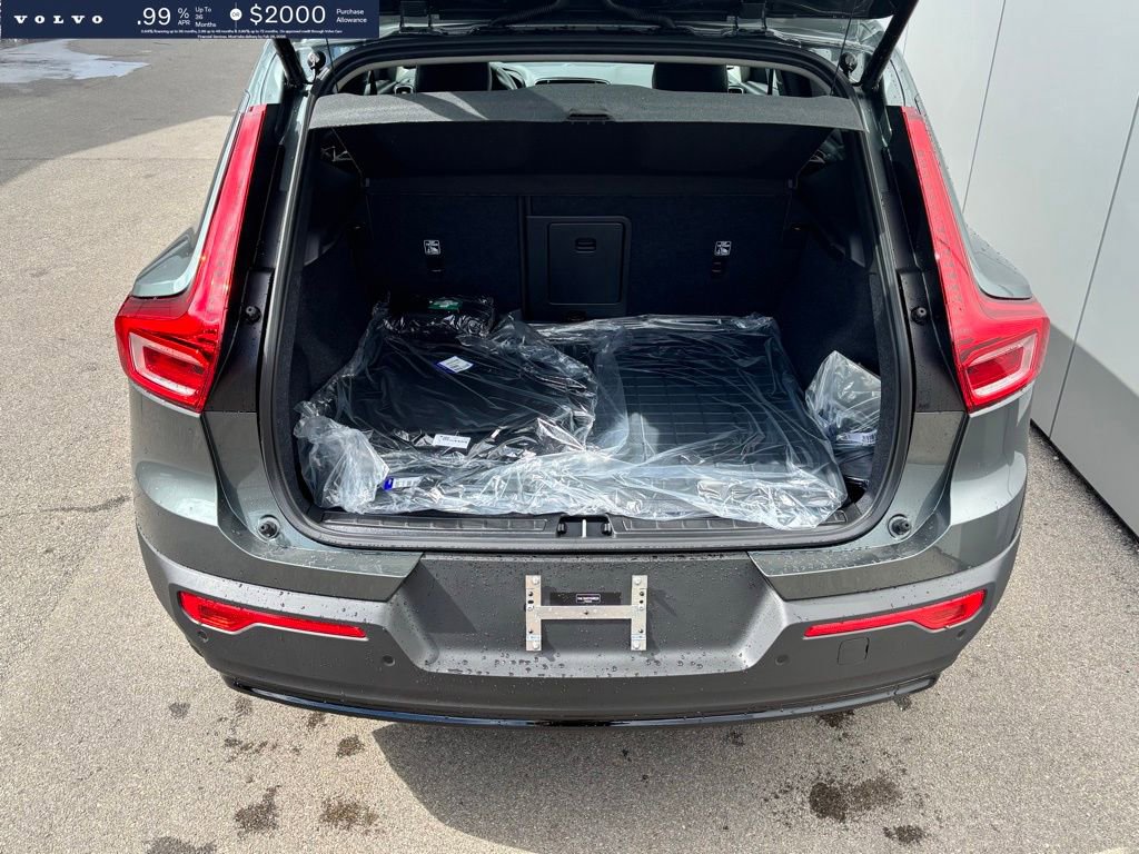 New 2026 Volvo XC40 B5 Core w/ Protection Package Premier image 17