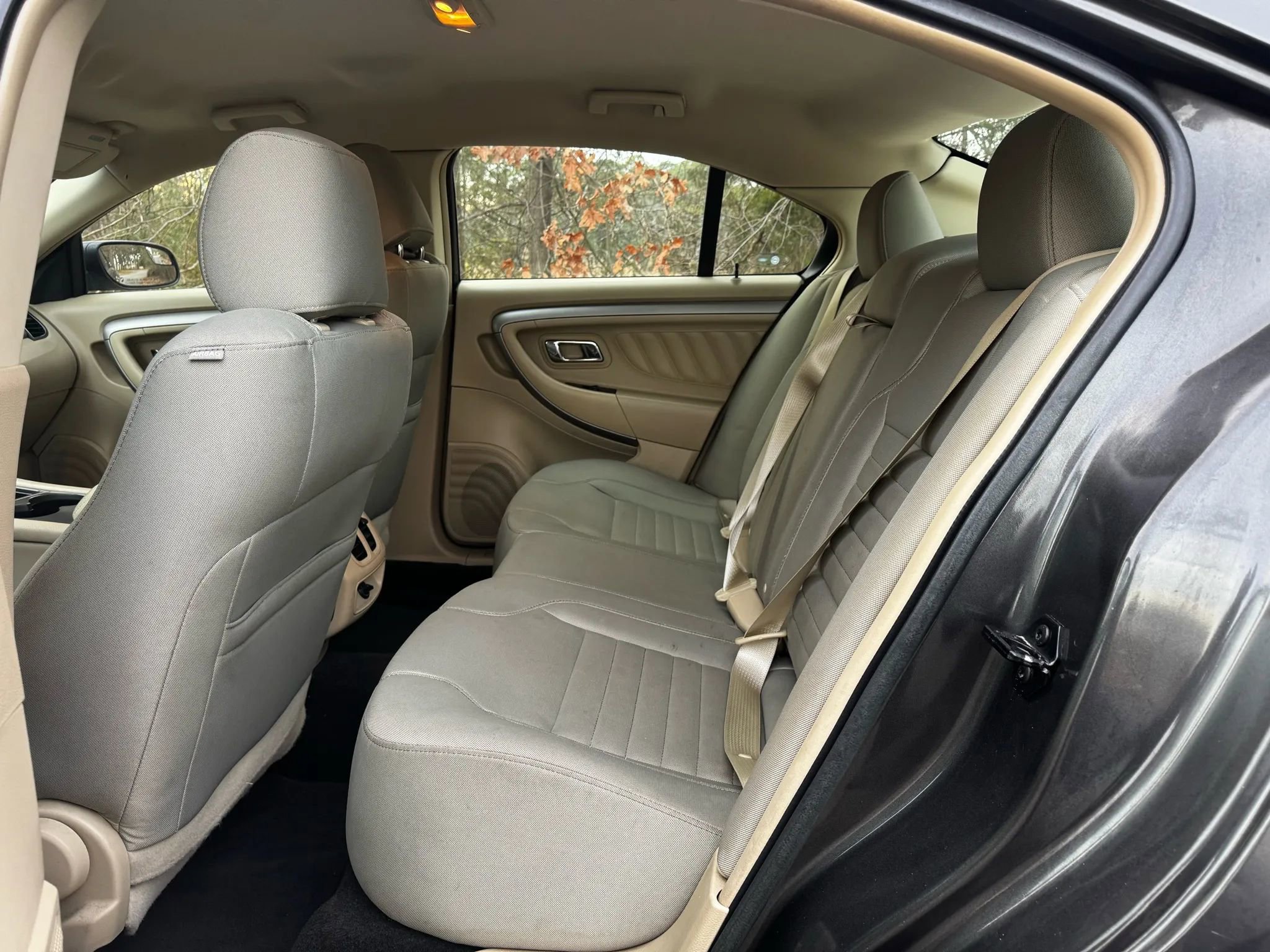 Used 2017 Ford Taurus SE image 13